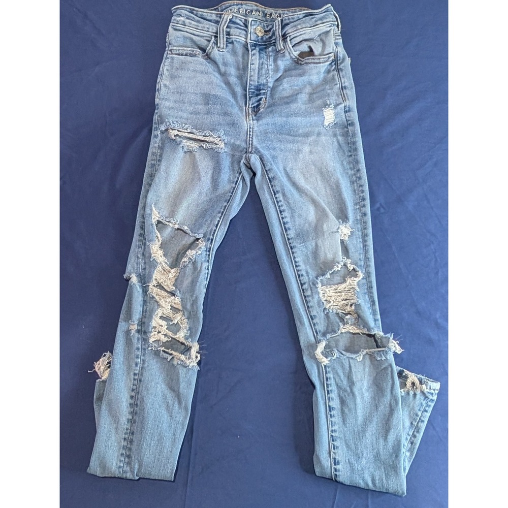 American Eagle Outfitters Women's Light Wash Ripped Knee High Rise Jeans Size 0